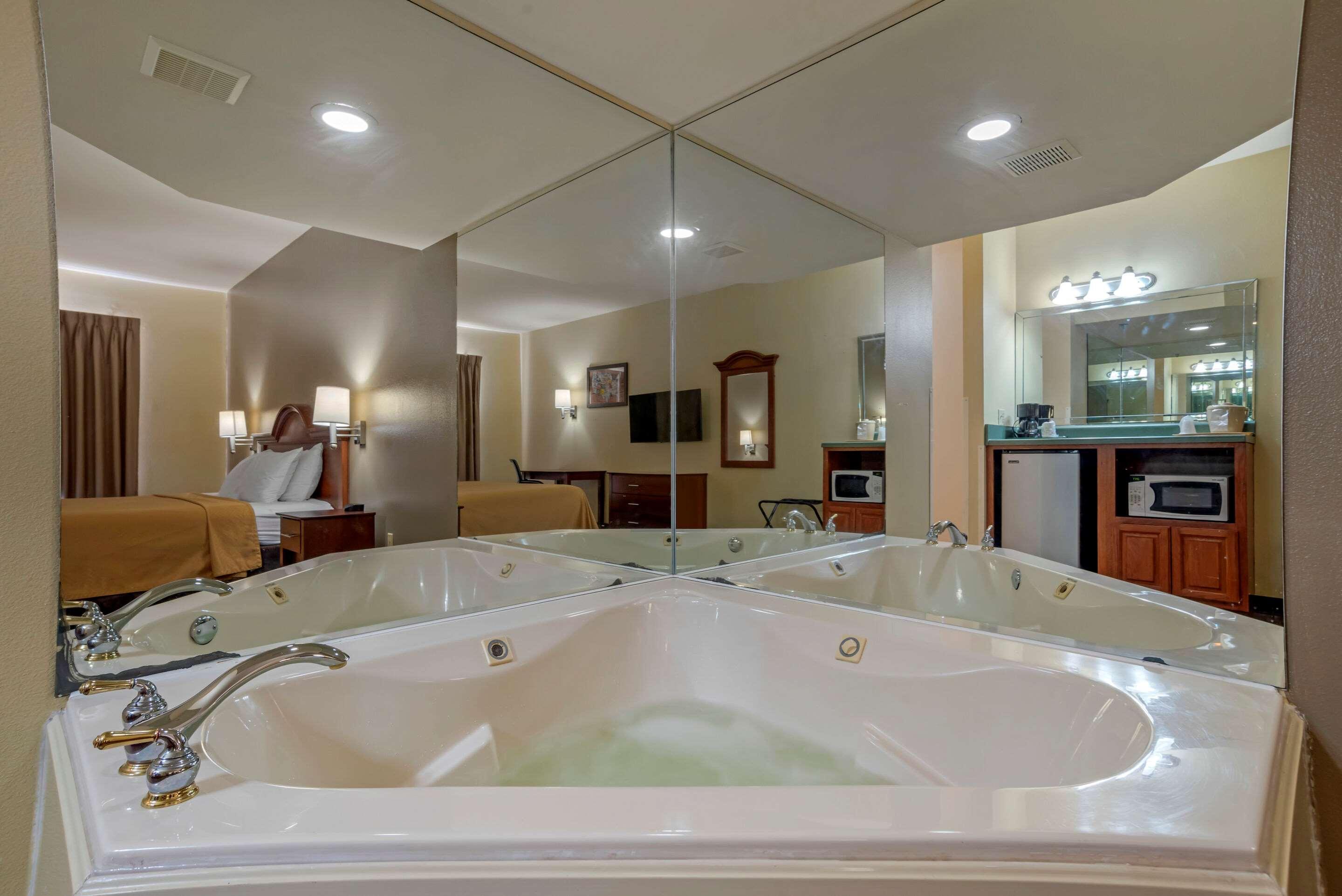 Econo Lodge Inn & Suites Flowood Dış mekan fotoğraf