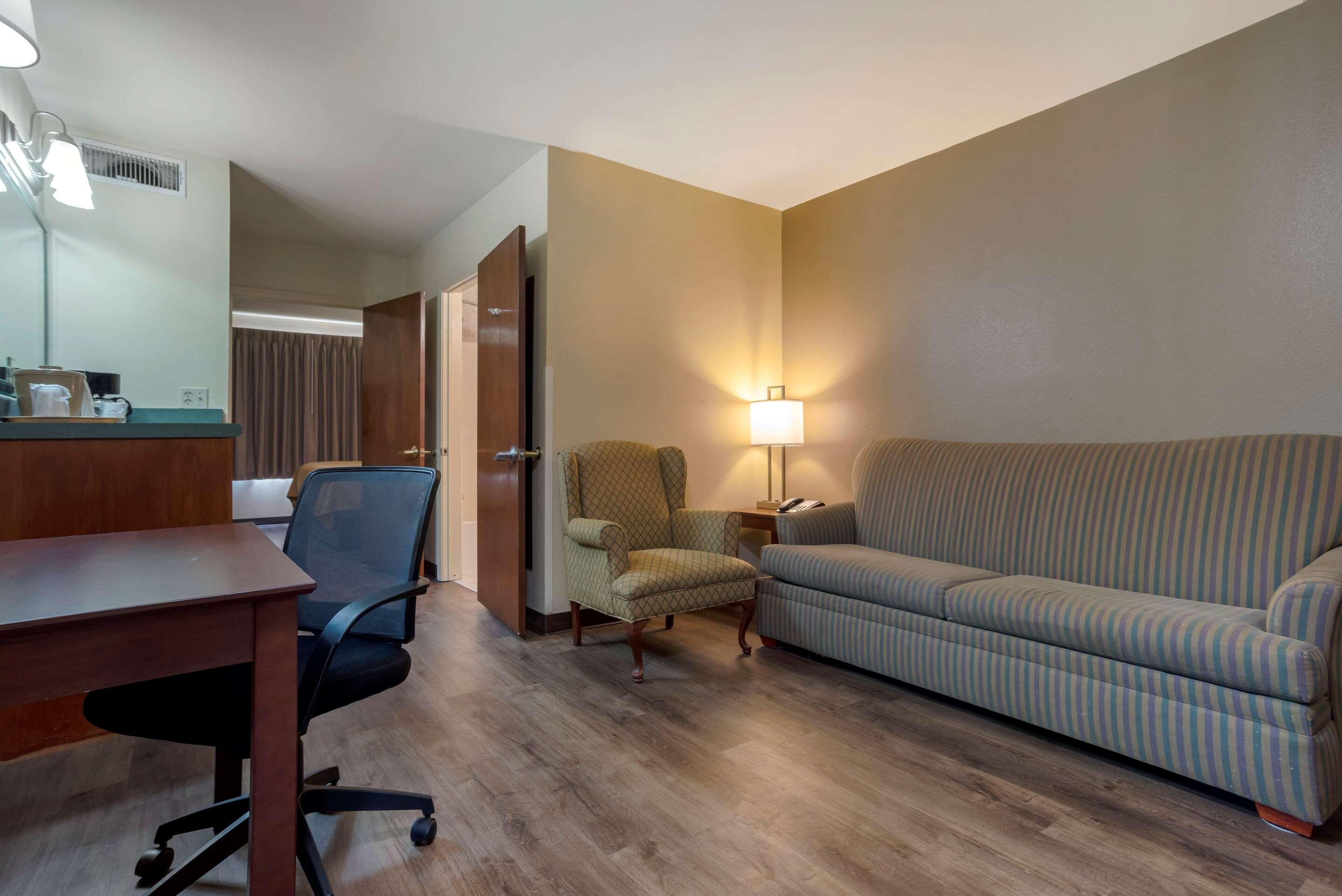 Econo Lodge Inn & Suites Flowood Dış mekan fotoğraf